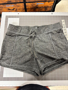 GAIAM Athletic Shorts in Gray Size XL